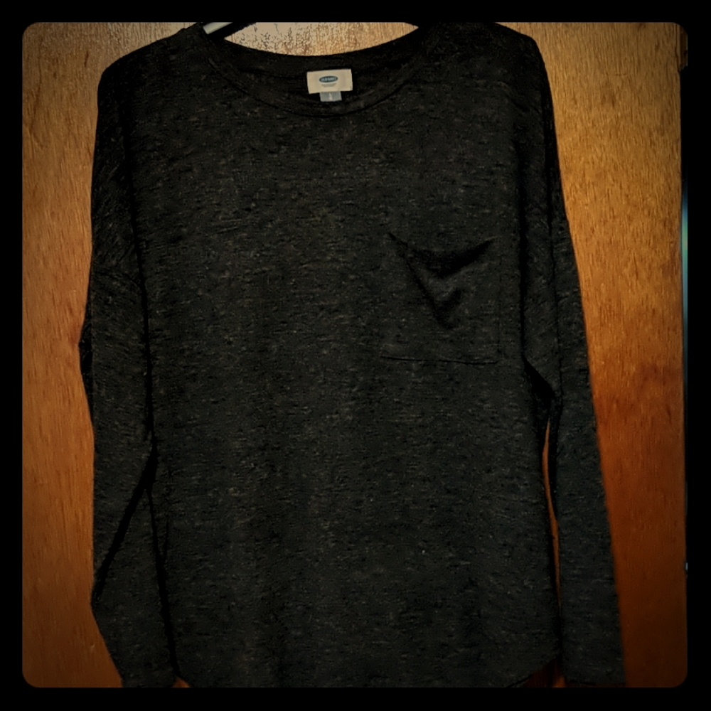 Old Navy long sleeve pocket T, soft.
